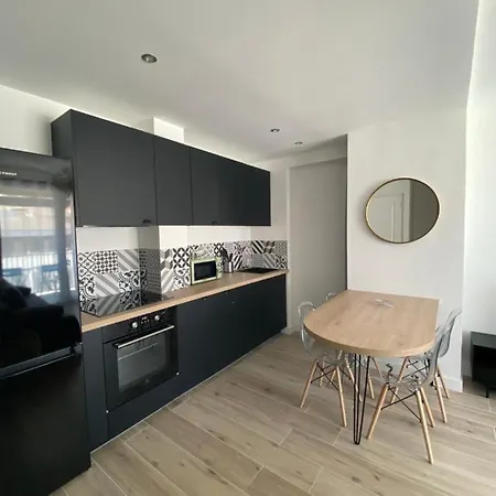 Magnifique T2 37m2 Centre Vue Au Bord De La Neuf 4 Couchages Balcon Parking Privé Fermé Clim Wifi *