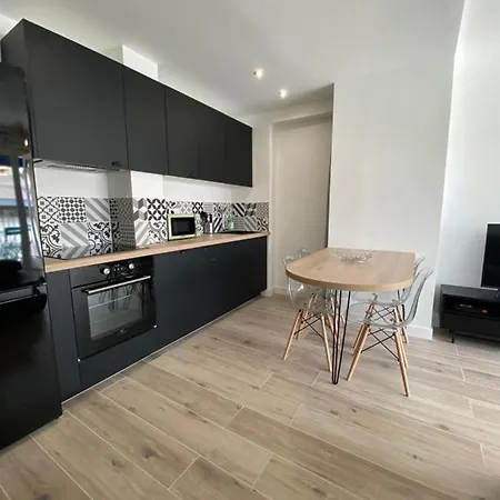Appartement Magnifique T2 37m2 Centre Vue Au Bord De La Neuf 4 Couchages Balcon Parking Privé Fermé Clim Wifi *