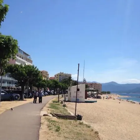 Magnifique T2 37m2 Centre Vue Au Bord De La Neuf 4 Couchages Balcon Parking Prive Ferme Clim Wifi דירה