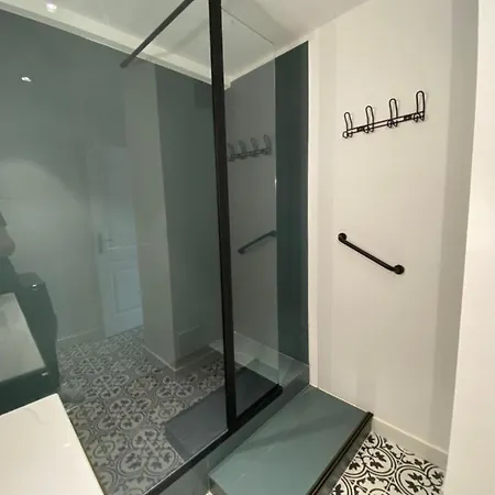 Magnifique T2 37m2 Centre Vue Au Bord De La Neuf 4 Couchages Balcon Parking Privé Fermé Clim Wifi Ajaccio (Corsica)