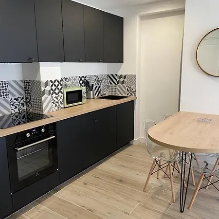 Magnifique T2 37m2 Centre Vue Au Bord De La Neuf 4 Couchages Balcon Parking Prive Ferme Clim Wifi Lägenhet *