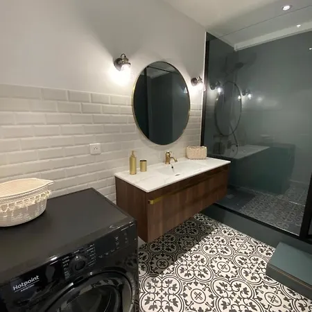 Magnifique T2 37m2 Centre Vue Au Bord De La Neuf 4 Couchages Balcon Parking Prive Ferme Clim Wifi Apartament *