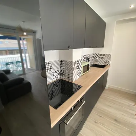 Magnifique T2 37m2 Centre Vue Au Bord De La Neuf 4 Couchages Balcon Parking Prive Ferme Clim Wifi Lägenhet