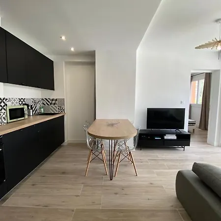 Sea View: Beachfront T2 With Balcony And Parking * Ajaccio (Corsica)