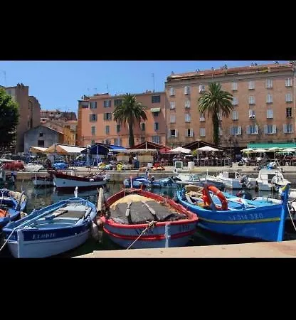 Magnifique T2 37m2 Centre Vue Au Bord De La Neuf 4 Couchages Balcon Parking Prive Ferme Clim Wifi Lägenhet Ajaccio (Corsica)