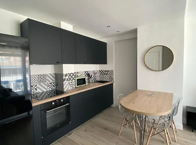 Magnifique T2 37m2 Centre Vue Au Bord De La Neuf 4 Couchages Balcon Parking Privé Fermé Clim Wifi *