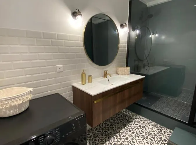 Magnifique T2 37m2 Centre Vue Au Bord De La Neuf 4 Couchages Balcon Parking Privé Fermé Clim Wifi Appartement *