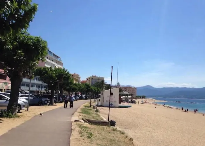 Magnifique T2 37m2 Centre Vue Au Bord De La Neuf 4 Couchages Balcon Parking Privé Fermé Clim Wifi Appartement