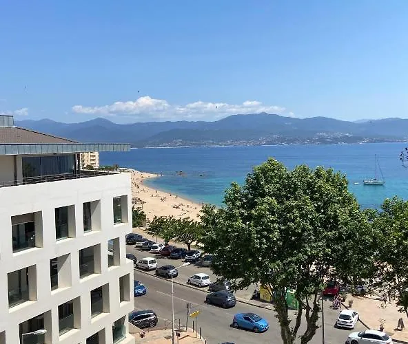 Magnifique T2 37m2 Centre Vue Au Bord De La Neuf 4 Couchages Balcon Parking Privé Fermé Clim Wifi Ajaccio (Corsica)